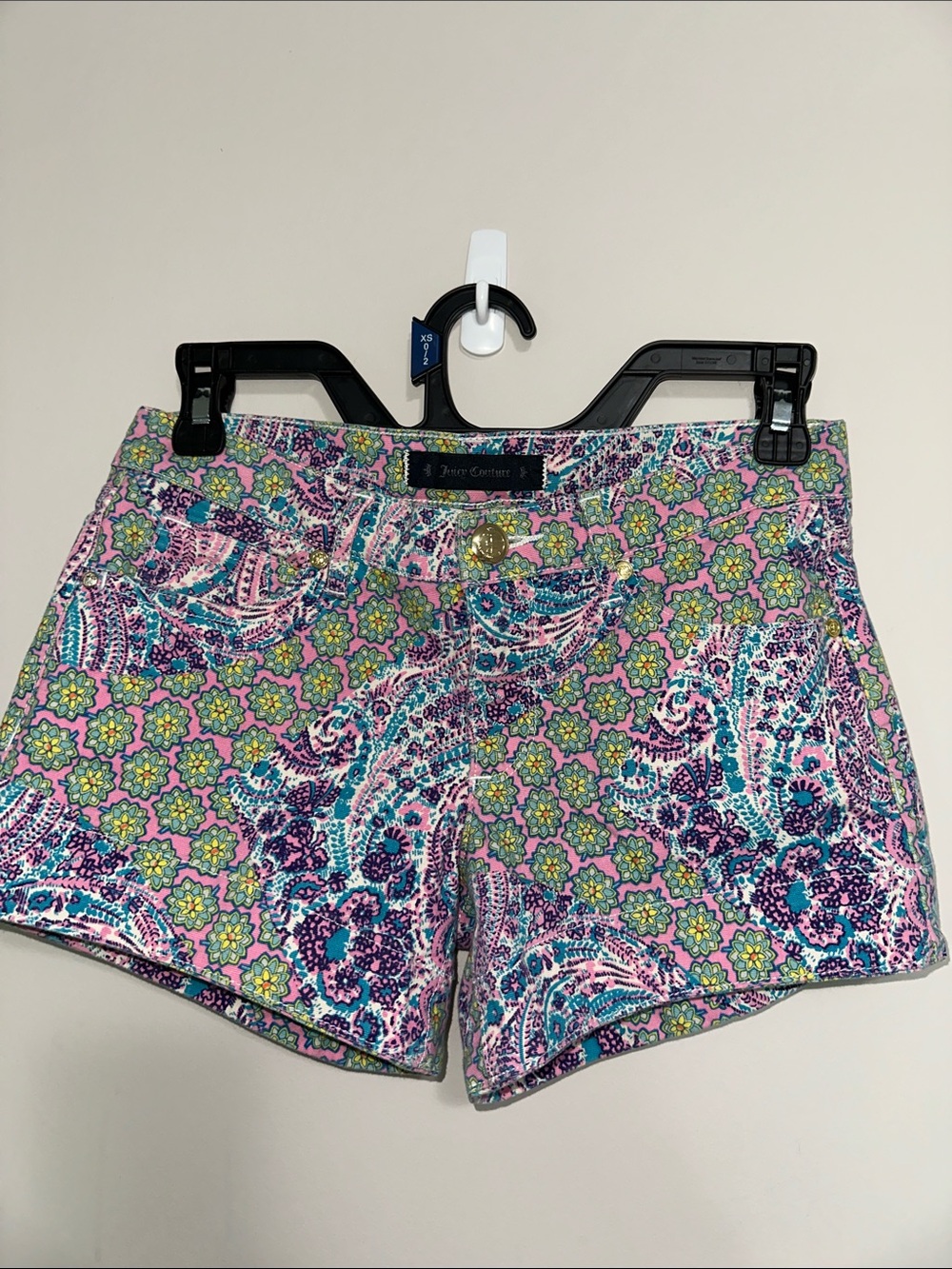 Juicy Couture Black Label. Pink Teal Floral Paisley Shorts w/Gold Hardware EUC!